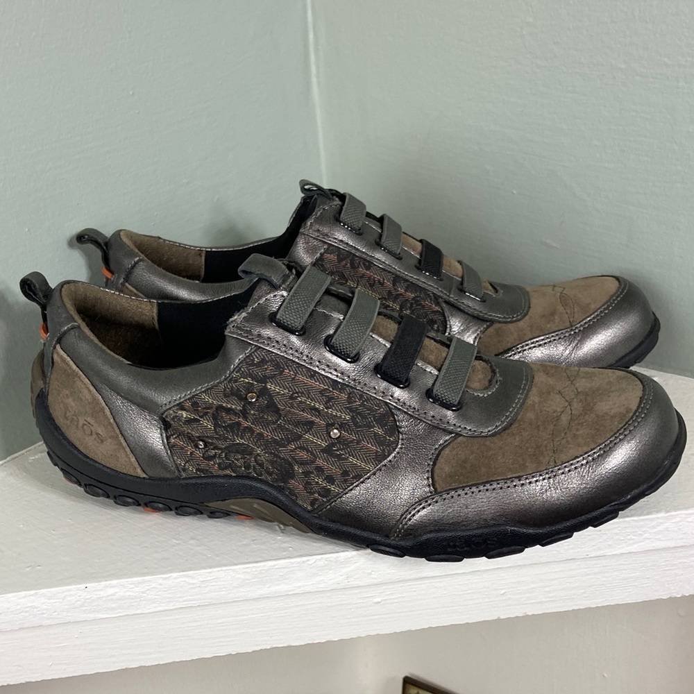 Taos Footwear Metallic Gray Brown floral Sneakers 8 shoes leather suede slip on